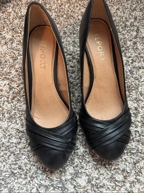 Report Black Women's Pointed-Toe Pleat-Detail Flats